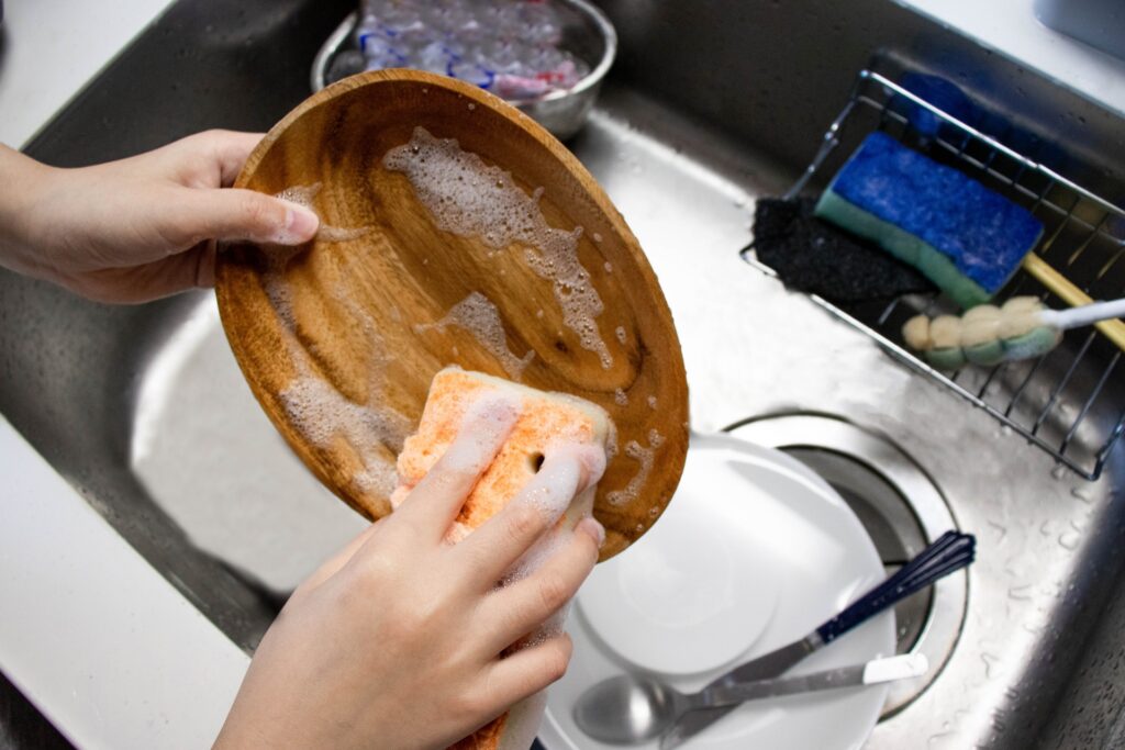 木 食器 水 ガサガサ